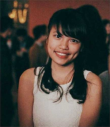 Nguyễn Thị Cẩm Hà bất ngờ khi được nhận vào 9 trường lớn ở Mỹ như ĐH Duke (xếp thứ 7), ĐH Brown (xếp thứ 14), ĐH Wellesley... và được cấp mức học bổng hơn 230.000 USD.