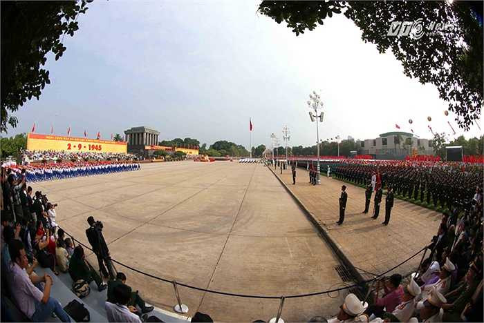 Quảng trường Ba Đình lịch sử trước lễ diễu binh, diễu hành kỷ niệm 70 năm Quốc khánh nước CHXHCN Việt Nam. (Ảnh: Quang Minh)