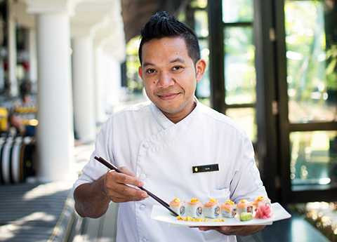 Và nếu như cần có thêm một lời khuyên cho bữa ăn của bạn thật sự hoàn hảo, bếp trưởng sẽ khuyến cáo bạn không nên quá...thơm. Sushi là một món ăn rất thanh nhã, nếu bạn đã quyết định đi thưởng thức “tuyệt chiêu” ẩm thực này, hãy nhớ đừng xức nước hoa có mùi hương mạnh Và nếu như cần có thêm một lời khuyên cho bữa ăn của bạn thật sự hoàn hảo, bếp trưởng sẽ khuyến cáo bạn không nên quá...thơm. Sushi là một món ăn rất thanh nhã, nếu bạn đã quyết định đi thưởng thức “tuyệt chiêu” ẩm thực này, hãy nhớ đừng xức nước hoa có mùi hương mạnh