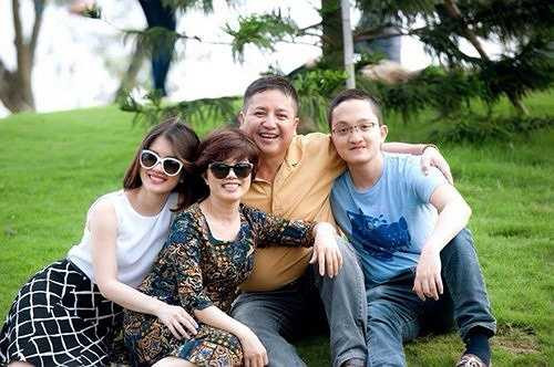 Vợ chồng nghệ sĩ Chí Trung, Ngọc Huyền được xem là tấm gương trong showbiz Việt vì tình yêu, cuộc sống và con cái. Danh hài luôn chia sẻ, con cái là gia sản tích lũy lớn nhất của vợ chồng anh.