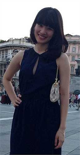 Huyền Trang sở hữu vẻ đẹp không thua kém các mỹ nhân trong showbiz Việt. Tiệc cưới của tiểu thư nhà Chí Trung được tổ chức bên Mỹ, chỉ báo hỷ ở Việt Nam với bạn bè và làm bữa tiệc nhỏ, khép kín.