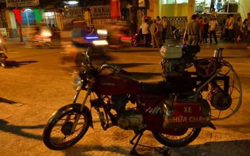 Sử dụng xe chữa cháy cơ động. Sử dụng xe chữa cháy cơ động.