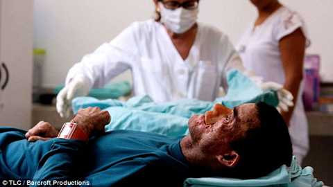 Bác sĩ vẫn chưa tìm ra cách gì giúp cuộc sống của anh Jardin đỡ khốn khổ hơn