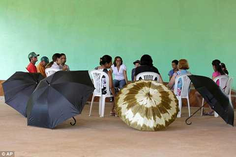 Đi đâu cũng không thể thiếu ô che nắng