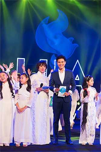 Đứng dẫn chung với Diễm Quỳnh là niềm tự hào của Vũ Mạnh Cường