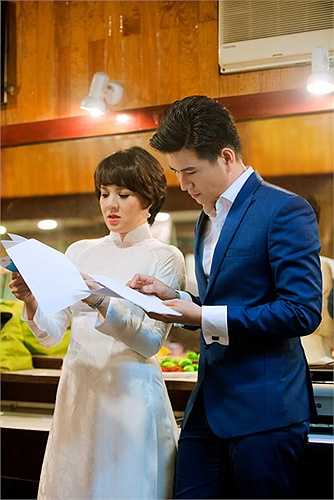 Vũ Mạnh Cường bàn kịch bản cùng Diễm Quỳnh