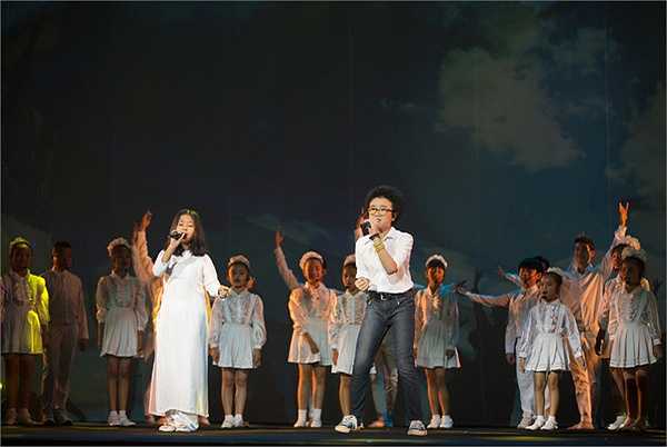 Các em thiếu nhi đội Sơn Ca