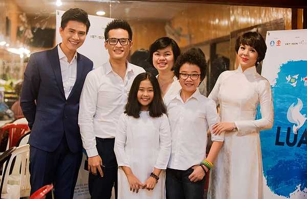 Các nghệ sỹ trước khi đêm diễn bắt đầu