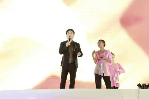 Mỹ Linh tái ngộ Tấn Minh với '70 năm khúc hát tự hào'