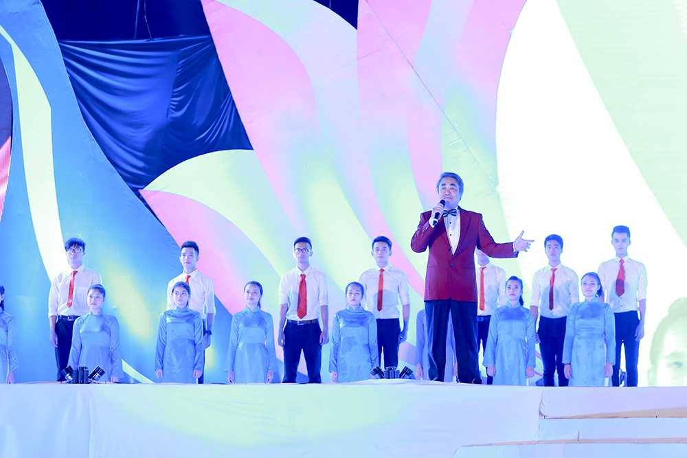 Mỹ Linh, Tấn Minh về Vĩnh Phúc tham gia '70 năm khúc hát tự hào'