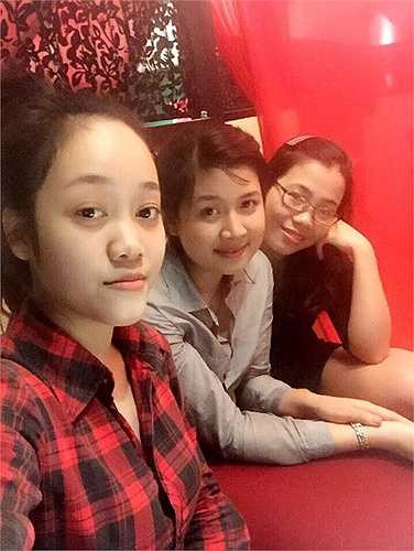 Những bức ảnh đời thường xinh đẹp của Sơn Quỳnh được dân mạng đặc biệt chú ý