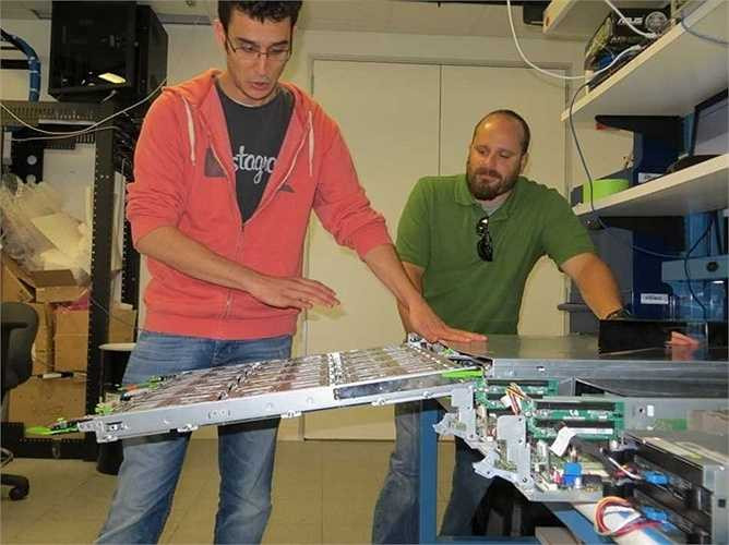 21. Kỹ sư phần cứng máy tính - Mức lương trung bình năm: 110.650 USD Mô tả công việc: Nghiên cứu, thiết kế, phát triển, hoặc thử nghiệm máy tính và các thiết bị máy tính liên quan đến thương mại, công nghiệp, quân sự, hoặc sử dụng trong khoa học. Yêu cầu: Cử nhân từ một chương trình đào tạo được công nhận.