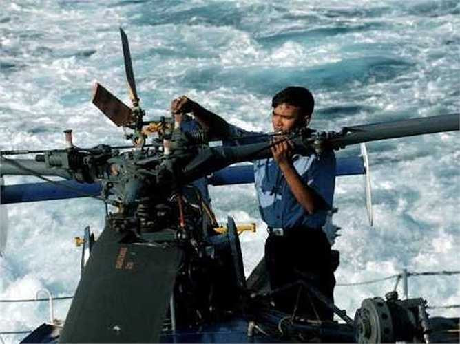 23. Kỹ sư và kiến trúc sư hải quân biển - Mức lương trung bình năm: 99.160 USD Mô tả công việc: Thiết kế, xây dựng và duy trì hoạt động các loại tàu, bao gồm tàu sân bay, tàu ngầm, thuyền buồm và tàu chở dầu. Yêu cầu: Trình độ cử nhân, nhưng có kinh nghiệm thực tế sẽ được đánh giá cao hơn