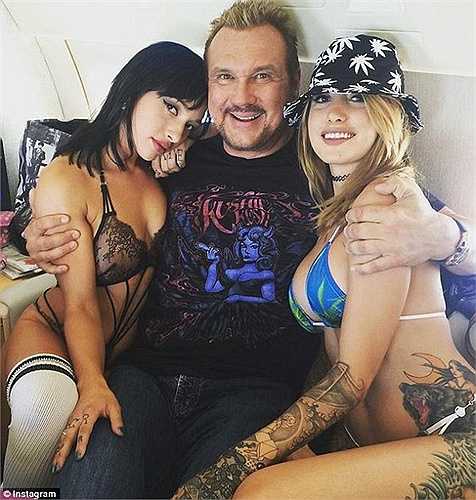 Năm 19 tuổi, Michael Straumietis đã lập ra cho mình một công ty nông nghiệp đầu tiên tập trung vào sản xuất phân bón và 4 năm sau, ý định sử dụng thực phẩm từ cần sa bắt đầu nhen nhóm 