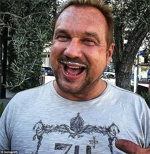 Ít ai biết rằng mẹ của Michael Straumietis từng chết vì thuốc phiện và cha của ông mất khi ông còn là một cậu bé tuổi teen. Nghị lực vươn lên của của 'Ông lớn' Mike thực sự khiến người khác phải ngưỡng mộ