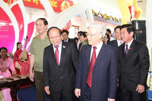 Bộ trưởng Hoàng Tuấn Anh trực tiếp giới thiệu với Tổng Bí thư Nguyễn Phú Trọng về thành tựu 70 năm ngành Văn hóa, thể thao và du lịch