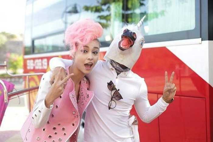 Thân hình gợi cảm và chiều cao lý tưởng giúp tăng thêm sức cuốn hút cho các bộ ảnh người mẫu của Mlee. Hotgirl lai Tây đang trở thành nhân tố được nhiều hãng nổi tiếng mời gọi làm mẫu quảng cáo. Các MV của Mlee được fan khen ngợi về phần xây dựng hình ảnh, đầu tư quay đẹp. Giọng hát của 'bông hồng lai' được nhận xét 'hơi lơ lớ' và đôi khi không rõ phần tiếng. 