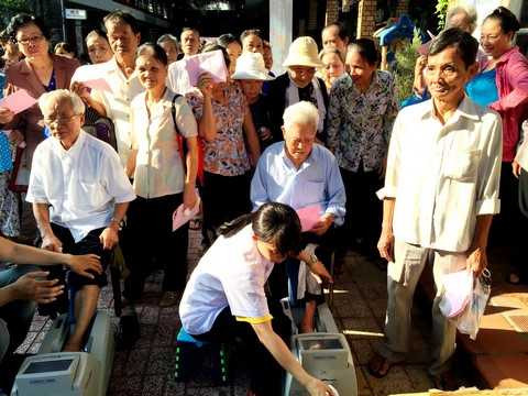 Vinamilk tổ chức đo loãng xương cho người cao tuổi giúp người cao tuổi phát hiện và phòng ngừa loãng xương Vinamilk tổ chức đo loãng xương cho người cao tuổi giúp người cao tuổi phát hiện và phòng ngừa loãng xương