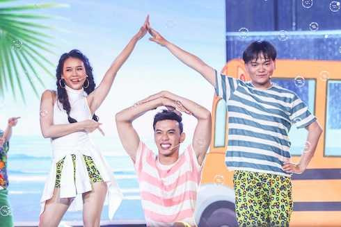 Thuận Nguyễn giữ vai trò biên kịch cho nhóm Ô kìa.