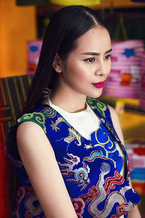 Vẻ ngọt ngào và khả ái trên khuôn mặt của cô khiến Sella rất được yêu thích khi chụp hình cho tạp chí. Tuy nhiên, cô cũng biến hóa trong từng khuôn hình và thể hiện được sự quyến rũ, nồng nàn rất tinh tế.