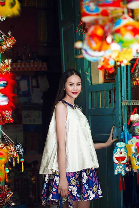 Xuất thân là người mẫu cho các tạp chí thời trang trong nước, Sella Trương tạo được hình ảnh đẹp nền nã, duyên dáng trong mắt công chúng.