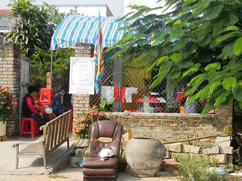 Gia đình anh H. đang tổ chức tang lễ cho nạn nhân - Ảnh: Thanh Hà Gia đình anh H. đang tổ chức tang lễ cho nạn nhân - Ảnh: Thanh Hà