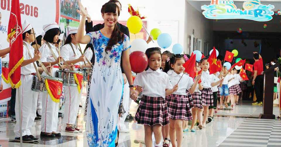 Nghi thức đón học sinh lớp 1 vào năm học mới tại trường tiểu học quốc tế Newton sáng 5/9. (Ảnh: Việt Linh)