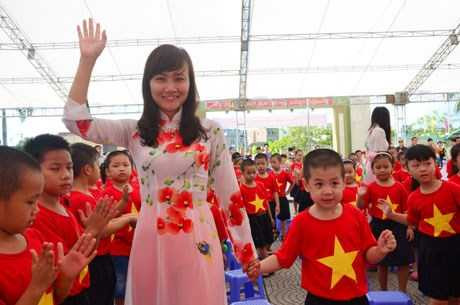 Trong lễ khai giảng năm học mới không thể thiếu nghi thức đón học sinh lớp 1