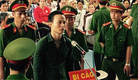 Bị cáo Trần Thanh Tiến tại phiên xử lưu động Bị cáo Trần Thanh Tiến tại phiên xử lưu động