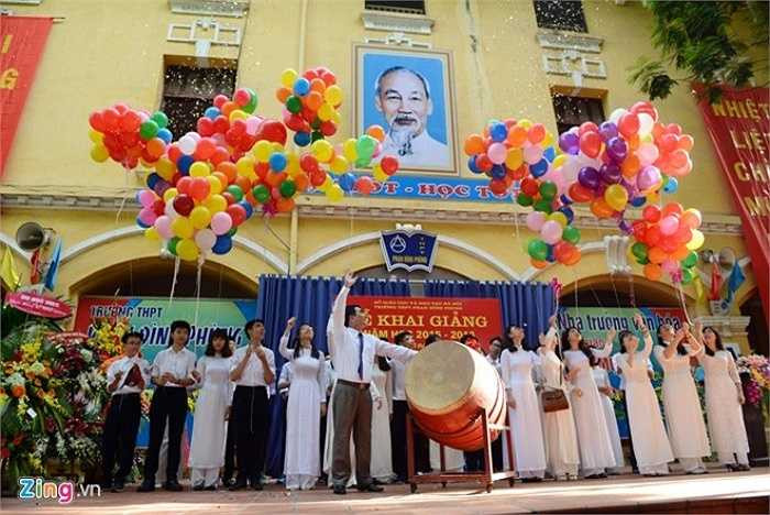 Tiếng trống trường rộn rã báo hiệu một năm học mới bắt đầu.