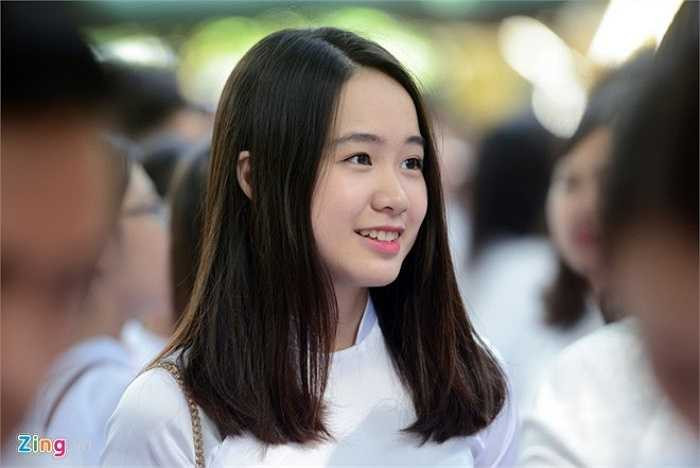 Niềm vui ánh lên trong mắt học sinh chuẩn bị bước vào năm học mới, khi được đến trường cùng bạn bè, thầy cô. 