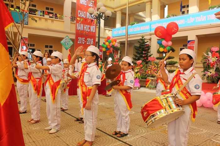 Nụ cười hồn nhiên của học sinh lớp 1 trong ngày khai giảng