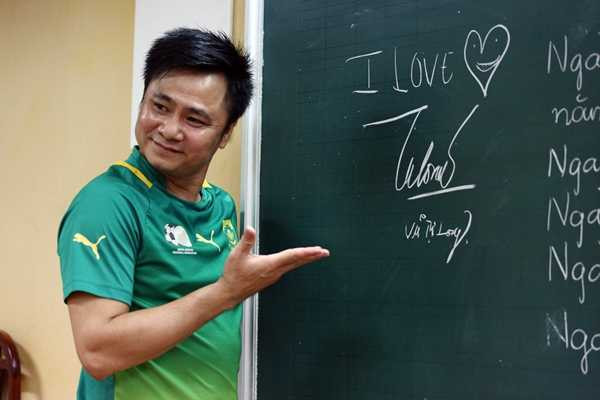 Tự Long nhớ lại thời bảng đen phấn trắng