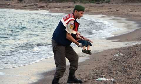 Aylan Kurdi có phải là nạn nhân cuối cùng của thảm kịch tỵ nạn? Aylan Kurdi có phải là nạn nhân cuối cùng của thảm kịch tỵ nạn?