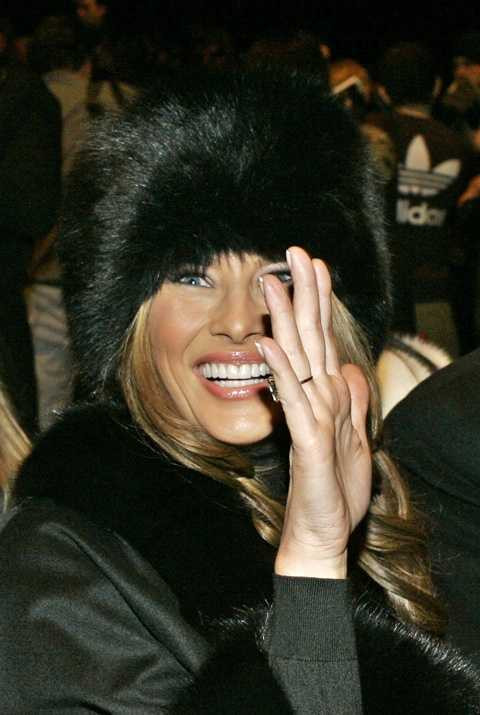 Melania Knauss gặp gỡ tỷ phú Donald Trump lần đầu tiên vào năm 1998