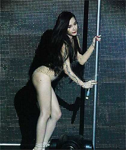 Ở tuổi còn trẻ, Phương Trinh không ít lần khiến nhiều người 'nhức mắt' với hình ảnh múa cột bạo dạn.