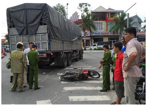 Hiện trường vụ tai nạn nghiêm trọng khiến một thai phụ tử vong.