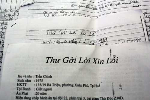 Những bức thư xin lỗi được viết trong trại giam Thủ Đức. Ảnh: Duy Thắng