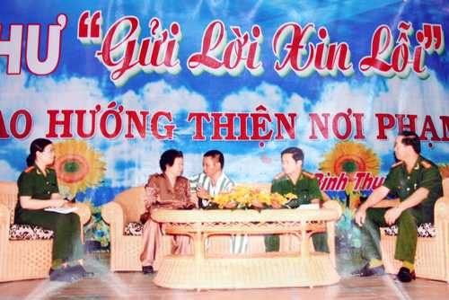 Phạm nhân rong chương trình giao lưu viết thư xin lỗi. Ảnh: Z30D