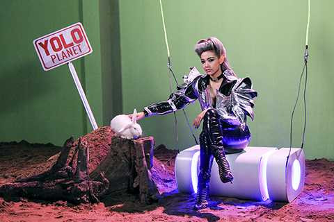 Yolo là một sáng tác của nhạc sĩ Nguyễn Hải Phong nằm trong album single cùng tên, được anh hòa âm phối khí theo phong cách EDM “thời thượng”.