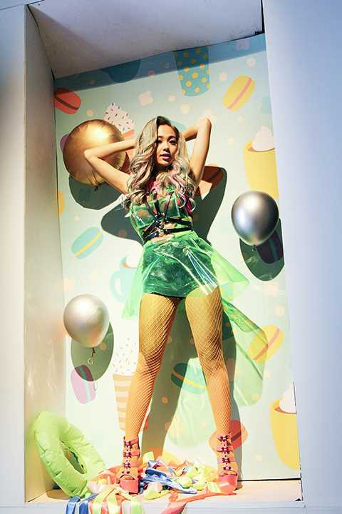 Tuy Yolo đã trở thành một trào lưu rất phổ biến trên thế giới nhưng đối với các bạn trẻ Việt Nam, hai từ Yolo vẫn còn khá mới mẻ. Thông qua nội dung bài hát cũng như MV, Minh Hằng mong muốn truyền cảm hứng cho các bạn trẻ niềm tin dám đương đầu với thử thách, luôn lạc quan, vui tươi, hãy để nỗi buồn giúp cho chúng ta thêm mạnh mẽ và sống có ích hơn.