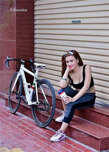 Thanh Tới đang sống tại TP.HCM. Cô có gần 2 năm kinh nghiệm với nghề DJ.