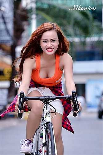 Thanh Tới cho biết, trước đây, cô rất nhút nhát trước đám đông. Những lần đứng trước mọi người, cô đều cảm thấy rất run và lo sợ, thậm chí còn khóc nhiều lần.