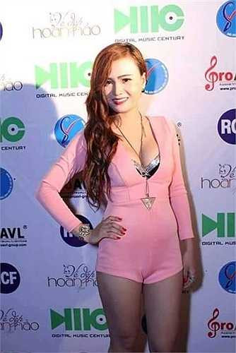 Cô chia sẻ: 'Nghề DJ cho mình rất nhiều thứ. Cuộc sống của mình trở nên khác rất nhiều, từ cách sinh hoạt tập thể đến lối cư xử, nói chuyện với từng người'.