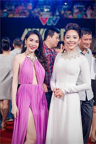 Thủy Tiên đọ sắc cùng Tóc Tiên.