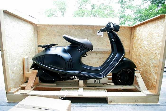 Xe sử dụng đèn pha LED cùng hệ thống tản nhiệt, đèn đuôi và xi-nhan cũng dạng LED, màn hình hiển thị LCD đa chức năng. 