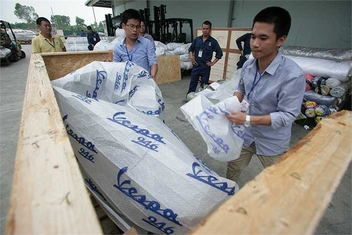 Vespa 946 Emporio Armani bán ra với số lượng có hạn trên toàn thế giới. 