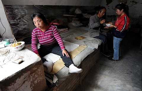 Dù nghèo khó nhưng cha mẹ Li vẫn cố gắng cho con đi học