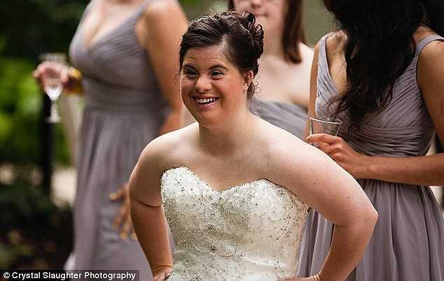 Jillian mắc hội chứng down từ khi mới sinh và gặp nhiều khó khăn trong việc học hành và các mối quan hệ bạn bè. Năm 12 tuổi, Jillian từng chia sẻ với bố vì mình không có bạn để chơi.