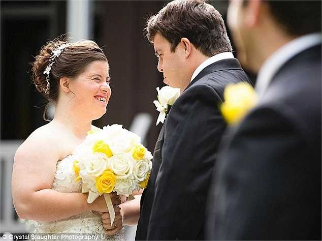 Trong một buổi tập, Ryan đã gặp Jillian và ngỏ ý mời Jillian đến tham dự một dạ hội lớn ở trường. Kể từ đó, hai người đã là bạn, rồi trở nên thân thiết và yêu nhau.